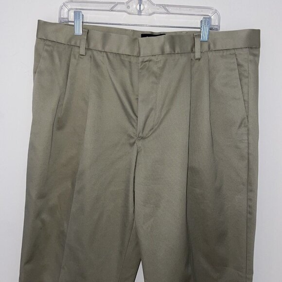 Dockers D3 Classic Fit Y2K Pleat Front Pants Beige  Signature Khaki Size 38 X 29 - Picture 2 of 9